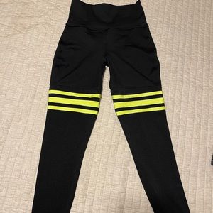 Bombshell Sportswear leggings size Medium